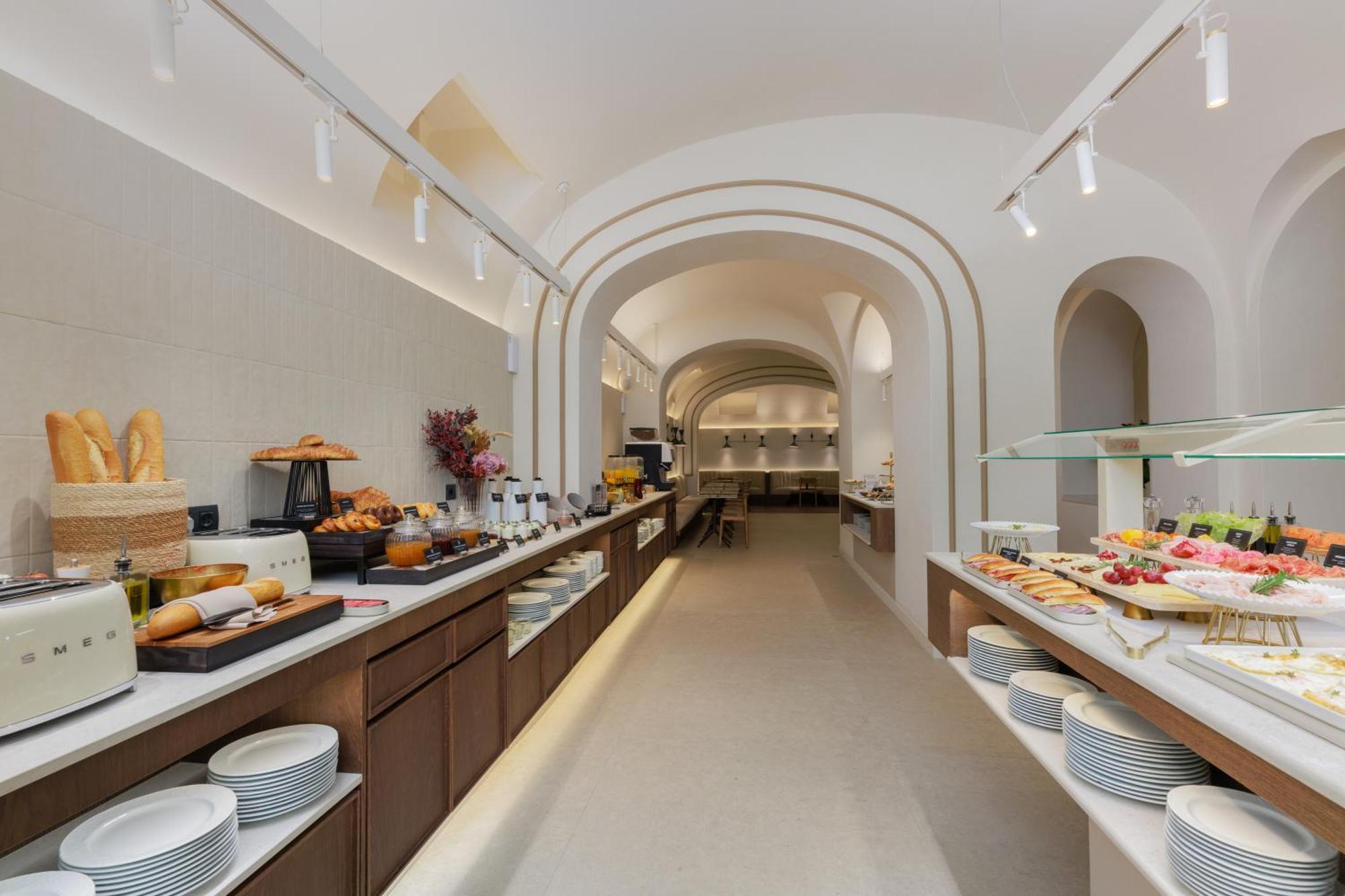 Hotel Medinaceli New Reopening 2025 Barcelona Bagian luar foto