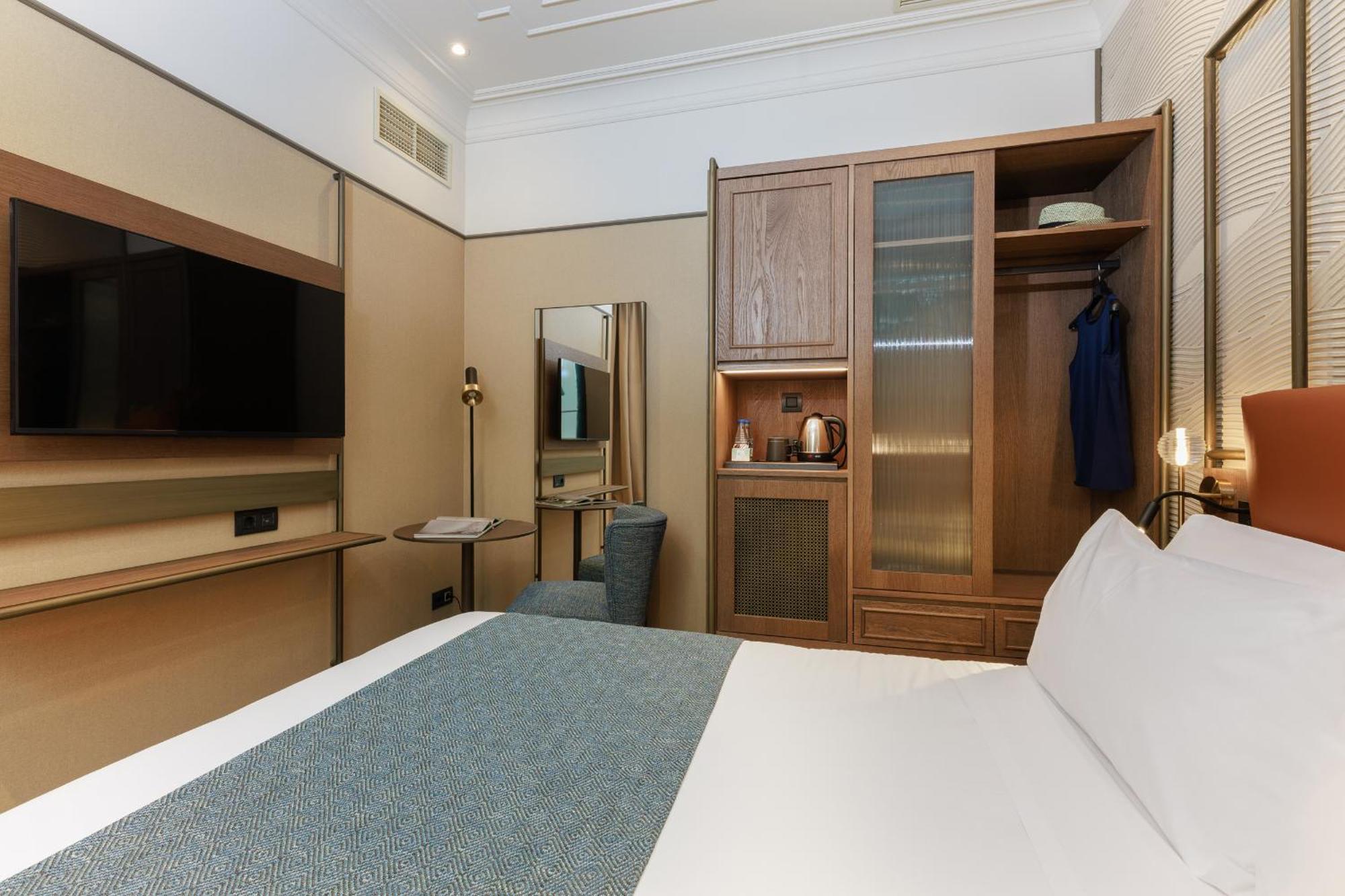 Hotel Medinaceli New Reopening 2025 Barcelona Bagian luar foto